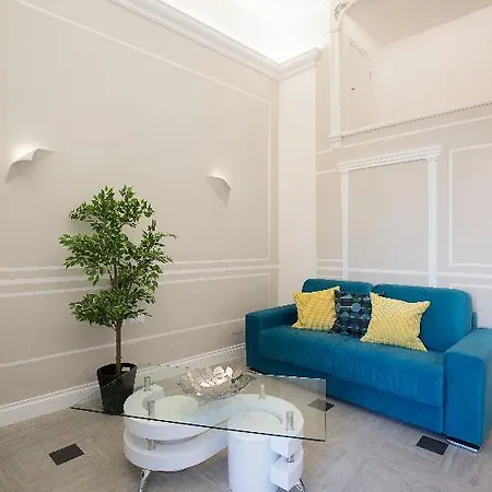 Royal Blue Apartment *